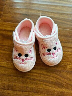 Pink Cat Face Toddler Slippers US Size 5-6 Soft Fleece Non-Slip Sole NWOT